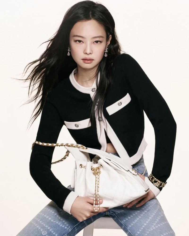香奈兒2025隆重推出新的包款:Chanel 25包包。