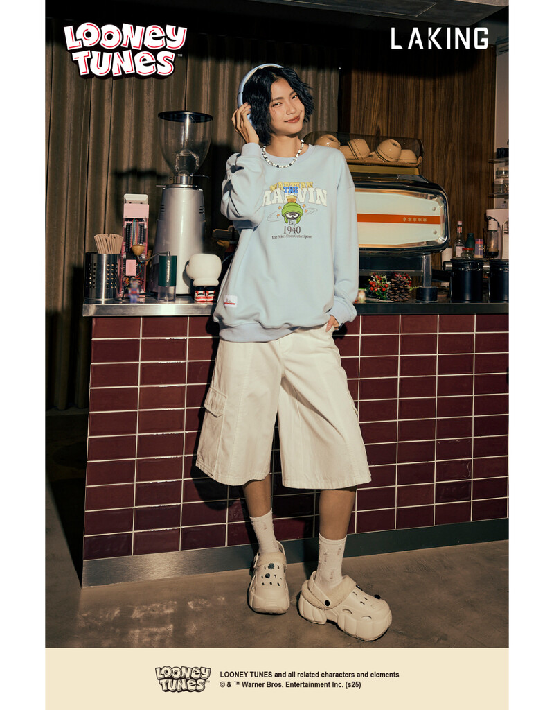 (上)大傻貓毛衣、(下)火星人瑪文衛衣 (上)大傻貓毛衣、(下)火星人瑪文衛衣