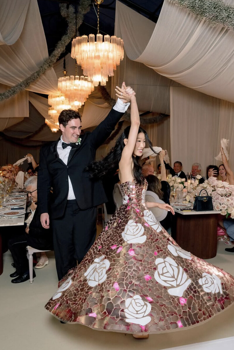 富豪千金Becca Bloom在義大利最夢幻的科莫湖舉辦婚禮。IG@beccaxbloom。 富豪千金Becca Bloom在義大利最夢幻的科莫湖舉辦婚禮。IG@beccaxbloom。