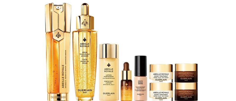 組合內容:皇家蜂王乳平衡油精華50ml(正品)、皇家蜂王乳雙導精華50ml(正品)、皇家蜂王乳蜜露40ml、皇家蜂王乳蜂蜜修護白霜6ml*2、皇家蜂王乳蜂蜜修護黑霜7ml*2、24K純金光透精華粉底 0N 5ml、皇家蜂王乳頭皮修護精華5ml。(註:各百貨通路、嬌蘭線上旗艦店優惠組合略有不同,以各通路公告為準) 組合內容:皇家蜂王乳平衡油精華50ml(正品)、皇家蜂王乳雙導精華50ml(正品)、皇家蜂王乳蜜露40ml、皇家蜂王乳蜂蜜修護白霜6ml*2、皇家蜂王乳蜂蜜修護黑霜7ml*2、24K純金光透精華粉底 0N 5ml、皇家蜂王乳頭皮修護精華5ml。(註:各百貨通路、嬌蘭線上旗艦店優惠組合略有不同,以各通路公告為準)