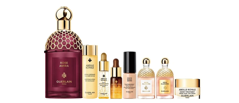 組合包含:花草水語艾米拉玫瑰純粹淡香精125ml(正品)、草水語薔薇之木淡香精7.5ml、花草水語晨霧玫瑰淡香水7.5ml、24K純金光透精華粉底5ml、皇家蜂王乳平衡油精華5ml、皇家蜂王乳蜜露15ml、皇家蜂王乳蜂蜜修護白霜6ml 皇家蜂王乳頭皮修護精華5ml。 組合包含:花草水語艾米拉玫瑰純粹淡香精125ml(正品)、草水語薔薇之木淡香精7.5ml、花草水語晨霧玫瑰淡香水7.5ml、24K純金光透精華粉底5ml、皇家蜂王乳平衡油精華5ml、皇家蜂王乳蜜露15ml、皇家蜂王乳蜂蜜修護白霜6ml 皇家蜂王乳頭皮修護精華5ml。