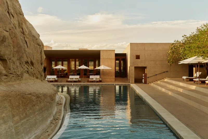 由建築師 Marwan Al-Sayed、Wendell Burnette 與 Rick Joy 聯手設計。