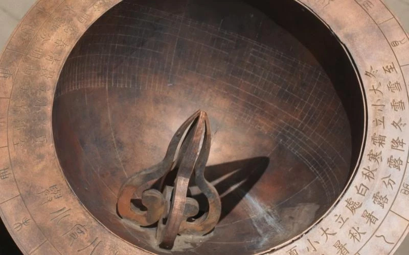 《暴君的廚師》蔣英實研製的日晷 《暴君的廚師》蔣英實研製的日晷