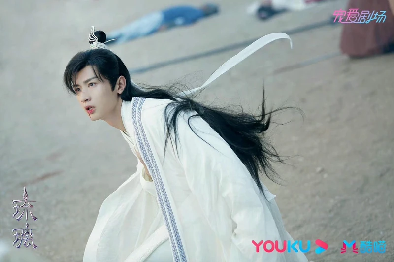 成毅《赴山海》與《琉璃》、《蓮花樓》造型相似。 成毅《赴山海》與《琉璃》、《蓮花樓》造型相似。