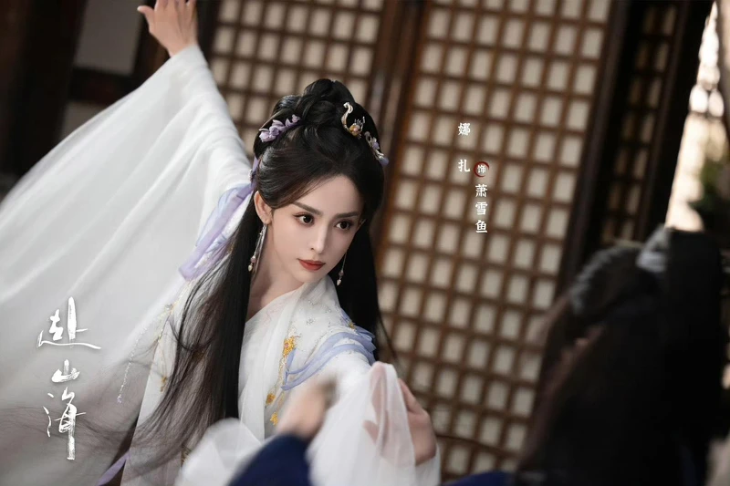 古力娜扎可說是鑲邊女一,戲份極少。 古力娜扎可說是鑲邊女一,戲份極少。