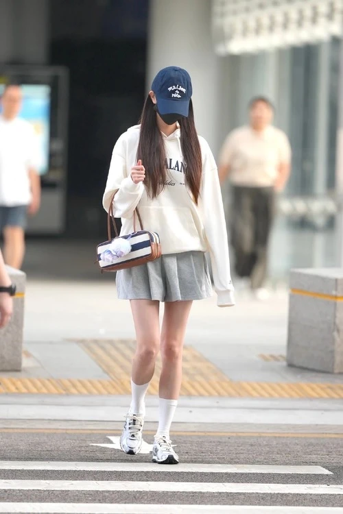 红遍全球的New Balance薄底鞋204L，大势韩星IU、张员瑛到精品女星桂纶镁都在穿！这双话题神鞋的