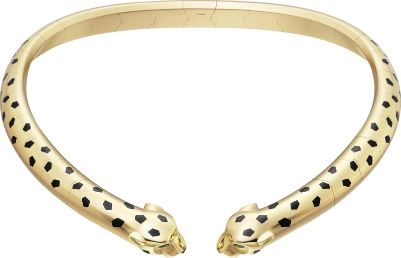 Panthère de Cartier美洲豹項鍊 黃K金。 縞瑪瑙，黑色真漆，鑲嵌4顆沙弗萊石。 建議售價：NTD$3,620,000