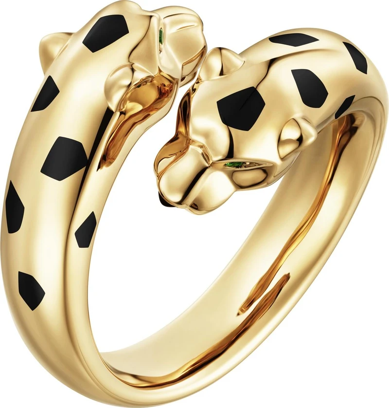 Panthère de Cartier美洲豹戒指 黃K金。縞瑪瑙，黑色真漆，鑲嵌2顆沙弗萊石。建議售價：NTD$265,000