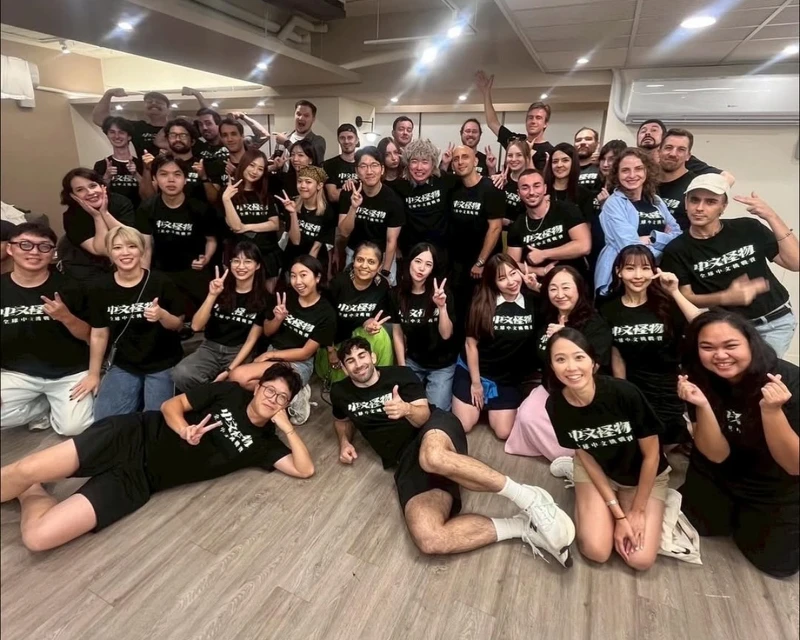 《中文怪物》節目邀請了大量的 YouTuber、KOL、演員與藝人作為參賽者。 《中文怪物》節目邀請了大量的 YouTuber、KOL、演員與藝人作為參賽者。