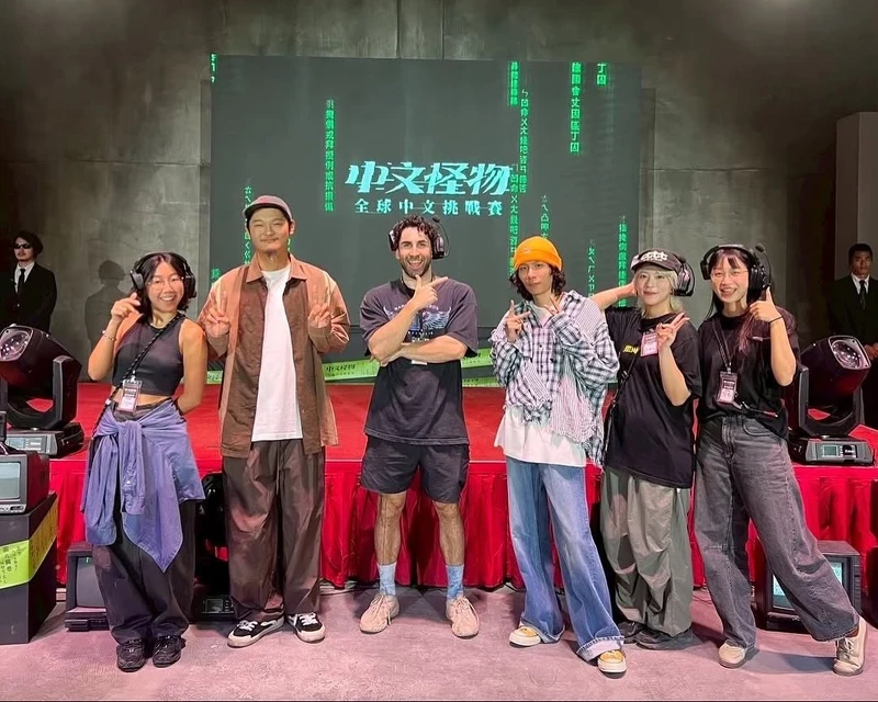 《中文怪物》證明網路創作者也可以開外掛組 A team。 《中文怪物》證明網路創作者也可以開外掛組 A team。