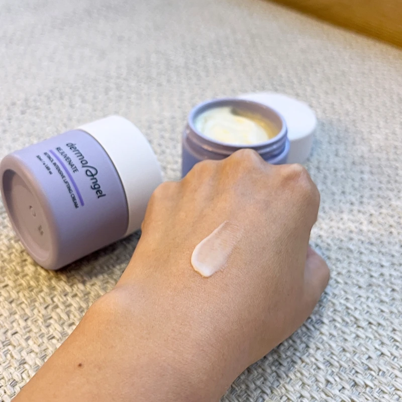 DermaAngel護妍天使0.5%緊緻彈力A醇乳霜質地。 DermaAngel護妍天使0.5%緊緻彈力A醇乳霜質地。