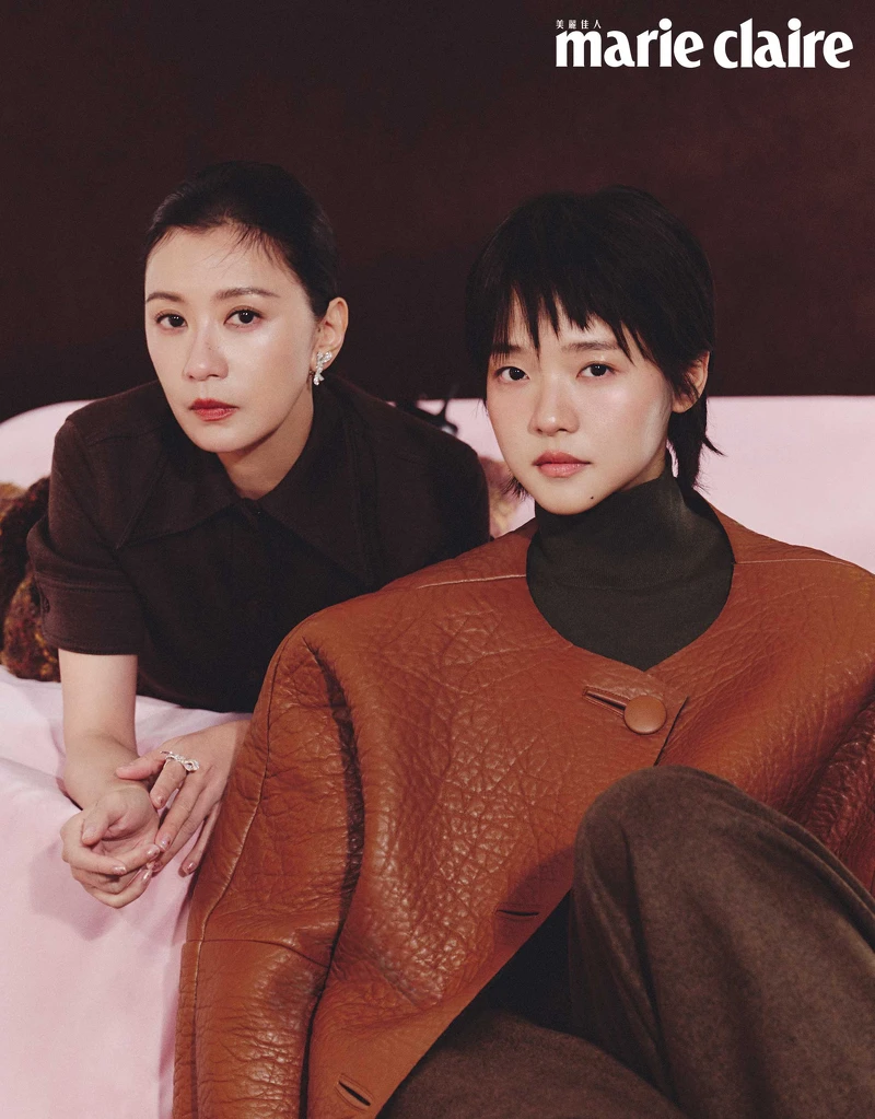 (賈靜雯)咖啡色短袖上衣,Gucci;格拉夫 Tilda’s Bow 系列橢圓形和圓形鑽石耳環及戒指,Graff。 (林廷憶)棕色皮革寬版夾克,Prada;羊絨高領上衣,Loro piana。格拉夫 Laurence Graff Signature 系列18K白金密鑲鑽石戒指、格拉夫經典蝴蝶系列梨形和馬眼形切割鑽石戒指,all by Graff。 (賈靜雯)咖啡色短袖上衣,Gucci;格拉夫 Tilda’s Bow 系列橢圓形和圓形鑽石耳環及戒指,Graff。 (林廷憶)棕色皮革寬版夾克,Prada;羊絨高領上衣,Loro piana。格拉夫 Laurence Graff Signature 系列18K白金密鑲鑽石戒指、格拉夫經典蝴蝶系列梨形和馬眼形切割鑽石戒指,all by Graff。