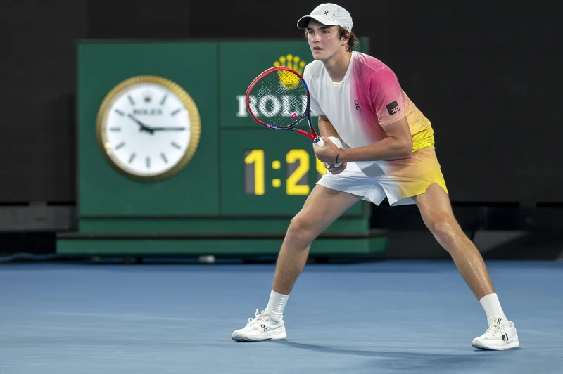 勞力士代言人,巴西新星若昂.豐賽卡 (JOÃO FONSECA)在2025年賽場的精彩 瞬間。©Rolex/Jon Buckle 勞力士代言人,巴西新星若昂.豐賽卡 (JOÃO FONSECA)在2025年賽場的精彩 瞬間。©Rolex/Jon Buckle