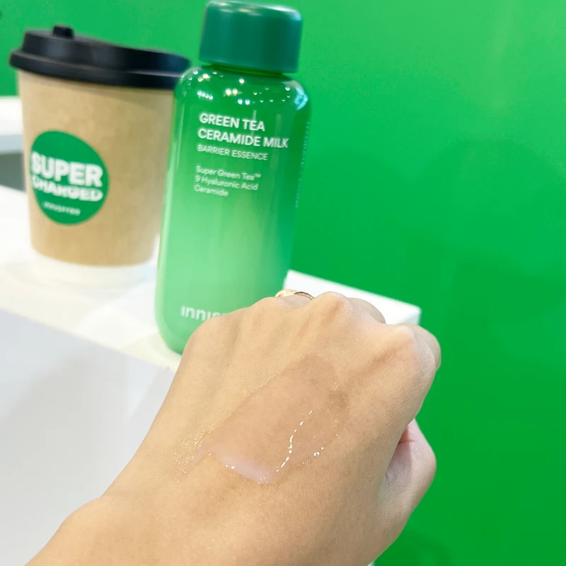 innisfree綠茶神經醯胺牛奶水精華質地。 innisfree綠茶神經醯胺牛奶水精華質地。