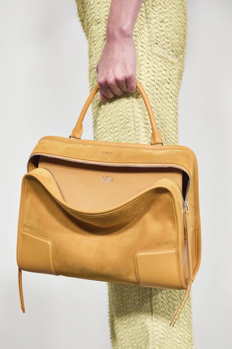 LoeweSS26系列造型。 LoeweSS26系列造型。
