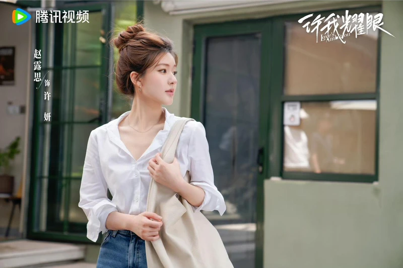 趙露思劇中穿搭到妝感、髮色都掀起「許妍同款」模仿熱潮。