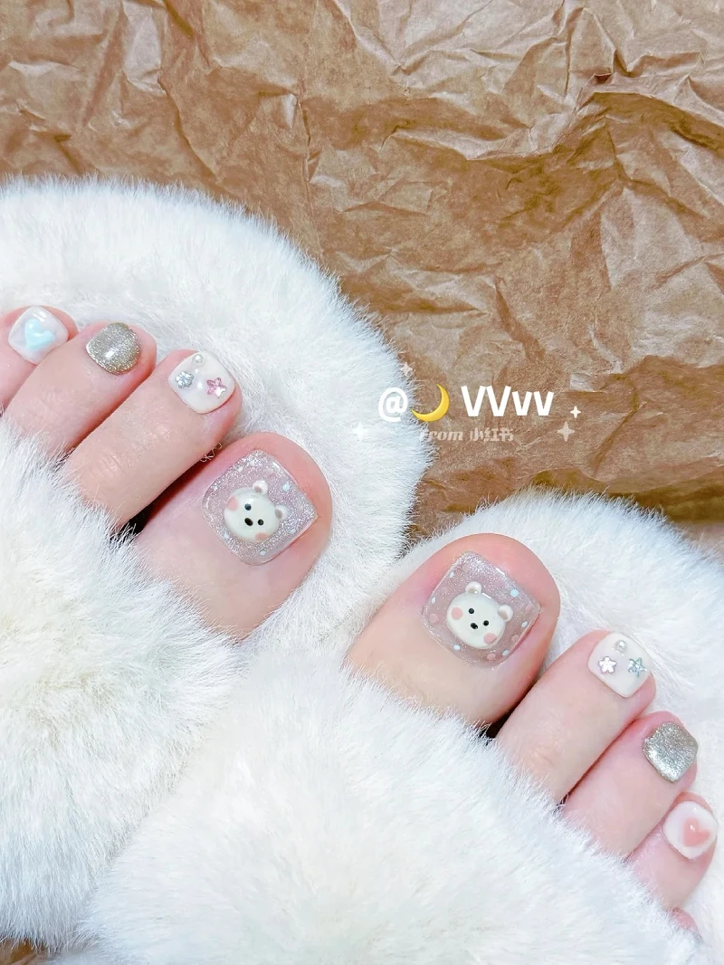 減齡跳色貓眼腳美甲(Photo/小紅書@🌙 VVvv)。