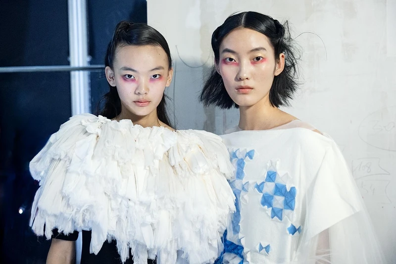 【与大师对谈】彩妆大师打出角康专访：与AI时代的化妆哲学