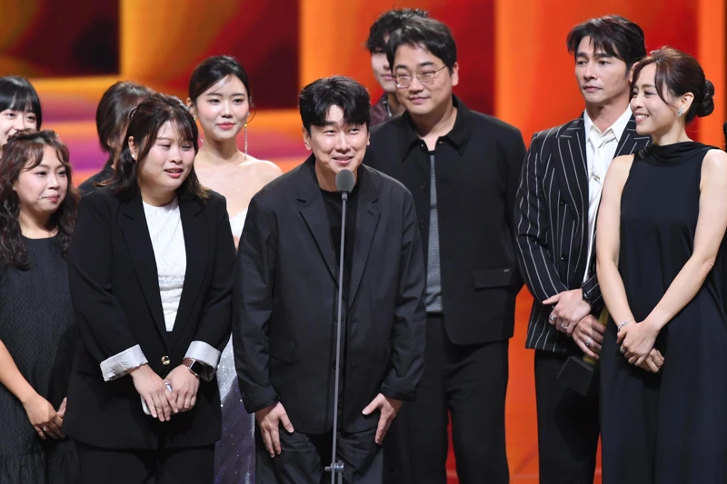 《廚師的迫降:客家廚房》奪2025金鐘最具人氣綜藝節目獎 《廚師的迫降:客家廚房》奪2025金鐘最具人氣綜藝節目獎