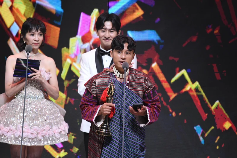 張祖鈞/kakudan時光機奪2025金鐘兒童少年節目主持人獎 張祖鈞/kakudan時光機奪2025金鐘兒童少年節目主持人獎