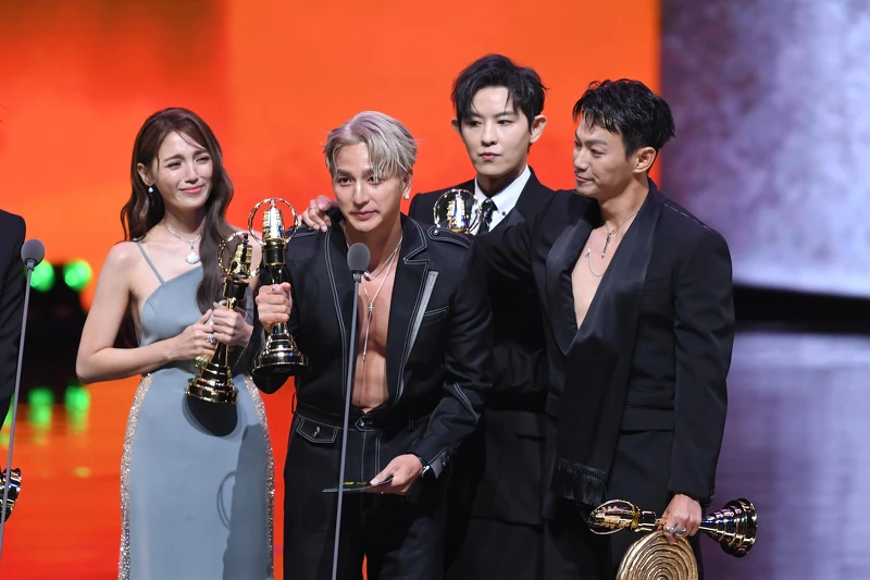 棒棒堂成員小煜在2025金鐘獎發表得獎感言時，哽咽提到兒子