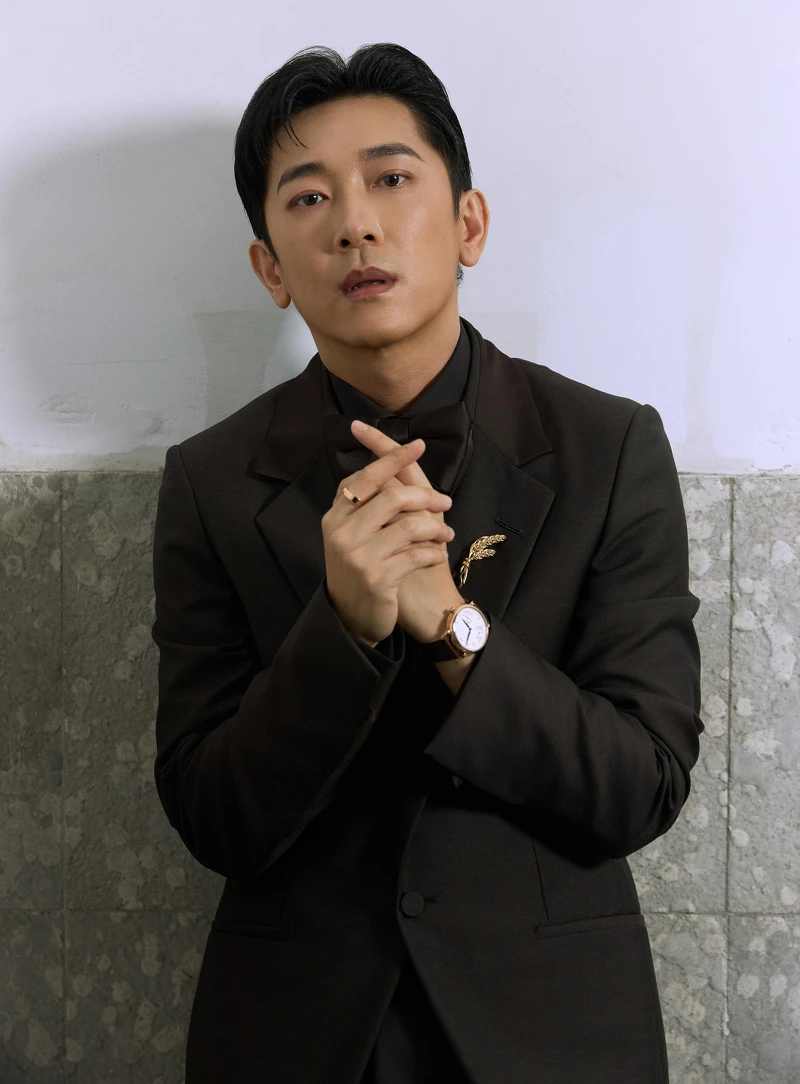 施名帥佩戴朗格錶與Chaumet珠寶亮相第60屆金鐘獎