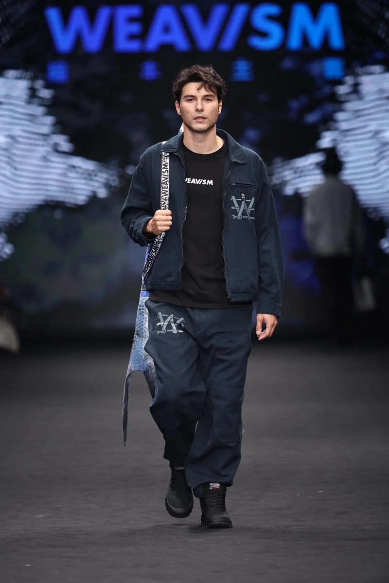 鳳小岳擔任WEAVISM織本主義 x《人生清理員》走秀嘉賓 鳳小岳擔任WEAVISM織本主義 x《人生清理員》走秀嘉賓