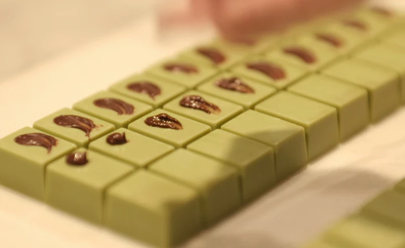 《浪漫匿名者》改良後的山葵巧克力 ©Netflix 《浪漫匿名者》改良後的山葵巧克力 ©Netflix