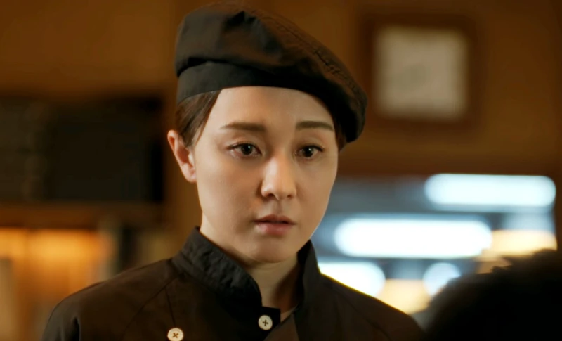 《浪漫匿名者》伊藤步飾演主廚川村元美 ©Netflix 《浪漫匿名者》伊藤步飾演主廚川村元美 ©Netflix