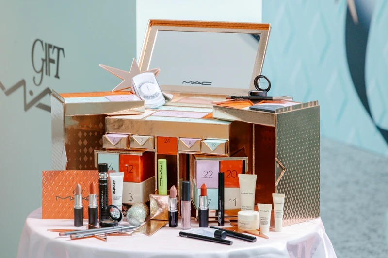 M.A.C未來樂園系列2025年聖誕倒數月曆,NT9,000 M.A.C未來樂園系列2025年聖誕倒數月曆,NT9,000