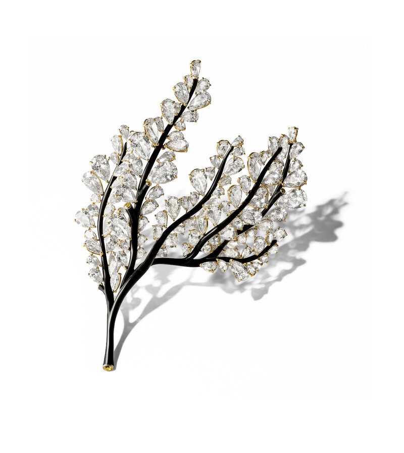 四季系列 樹枝胸針 用石| 白鑽︑ 黃鑽 材質| 鈦金屬︑陶瓷漆︑18K 白金︑ 18K 黃金 共 132 顆寶石 ︑總重 45.67 克拉 四季系列 樹枝胸針 用石| 白鑽︑ 黃鑽 材質| 鈦金屬︑陶瓷漆︑18K 白金︑ 18K 黃金 共 132 顆寶石 ︑總重 45.67 克拉