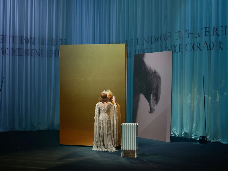 羅密歐.卡士鐵路奇╳伊莎貝.雨蓓《貝芮妮絲》演出劇照©︎Alex Majoli 羅密歐.卡士鐵路奇╳伊莎貝.雨蓓《貝芮妮絲》演出劇照©︎Alex Majoli