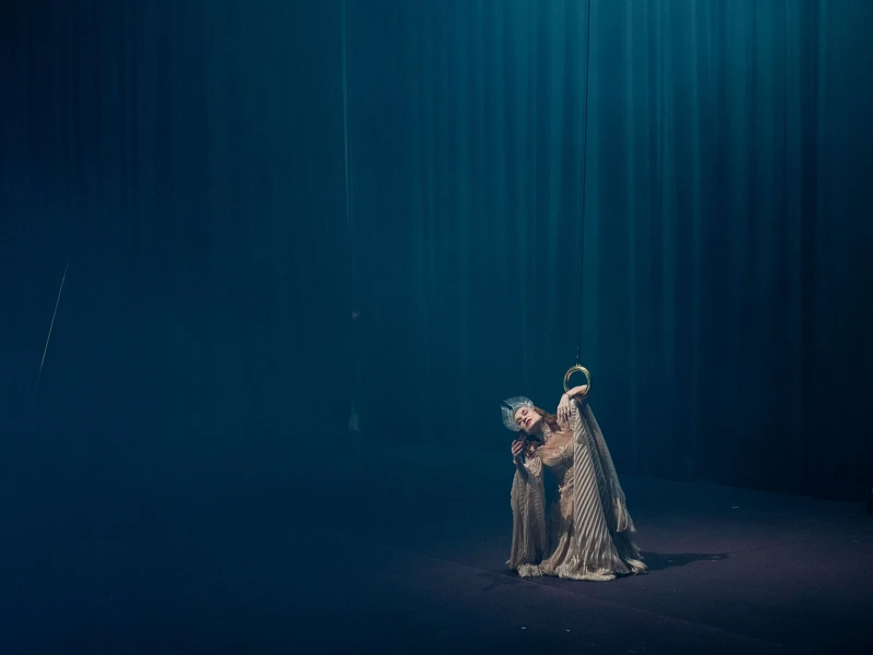 羅密歐.卡士鐵路奇╳伊莎貝.雨蓓《貝芮妮絲》演出劇照©︎Alex Majoli 羅密歐.卡士鐵路奇╳伊莎貝.雨蓓《貝芮妮絲》演出劇照©︎Alex Majoli