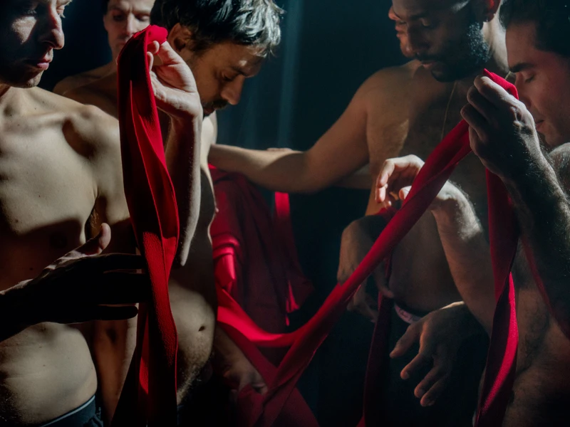 羅密歐.卡士鐵路奇╳伊莎貝.雨蓓《貝芮妮絲》演出劇照©︎Alex Majoli 羅密歐.卡士鐵路奇╳伊莎貝.雨蓓《貝芮妮絲》演出劇照©︎Alex Majoli