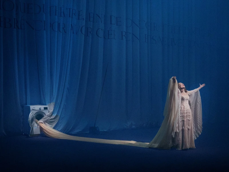 羅密歐.卡士鐵路奇╳伊莎貝.雨蓓《貝芮妮絲》演出劇照©︎Alex Majoli 羅密歐.卡士鐵路奇╳伊莎貝.雨蓓《貝芮妮絲》演出劇照©︎Alex Majoli