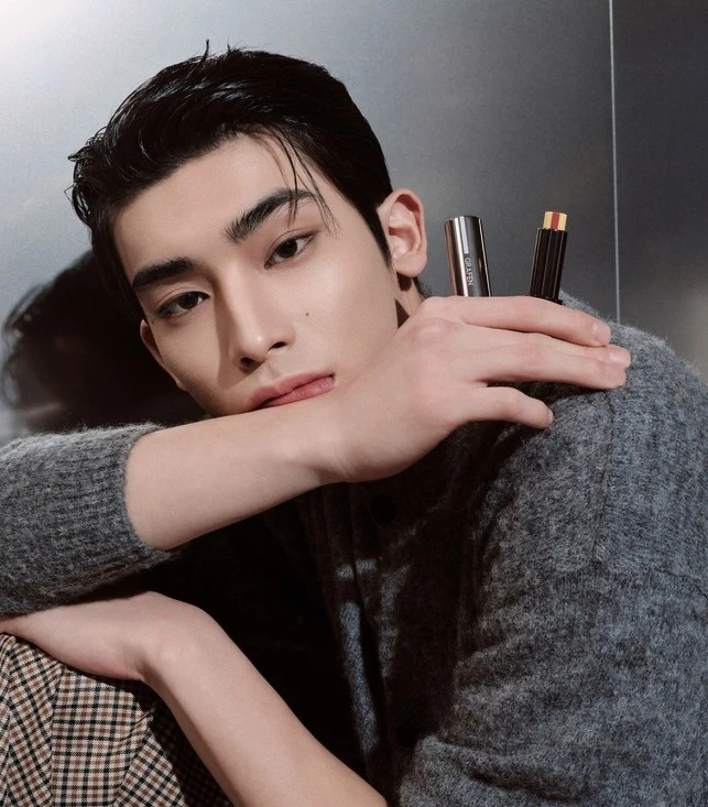 GRAFEN保濕維他命護唇膏3.9g，NT890。