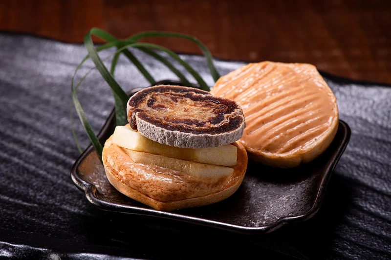  鮟鱇魚肝冰淇淋最中。