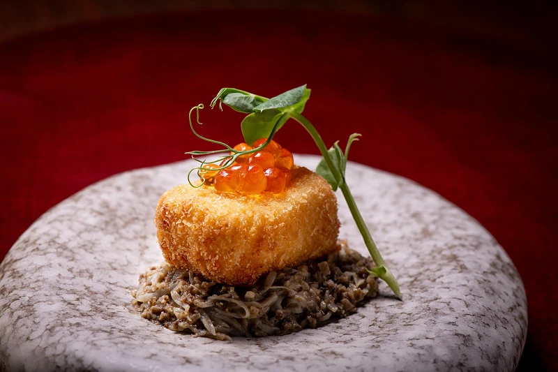 blu koi 蟹肉甲羅燒可樂餅。