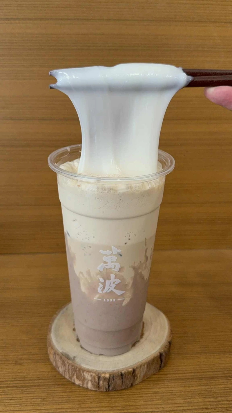 《萬波》米麻糬芋泥奶茶 Photo / R 《萬波》米麻糬芋泥奶茶 Photo / R