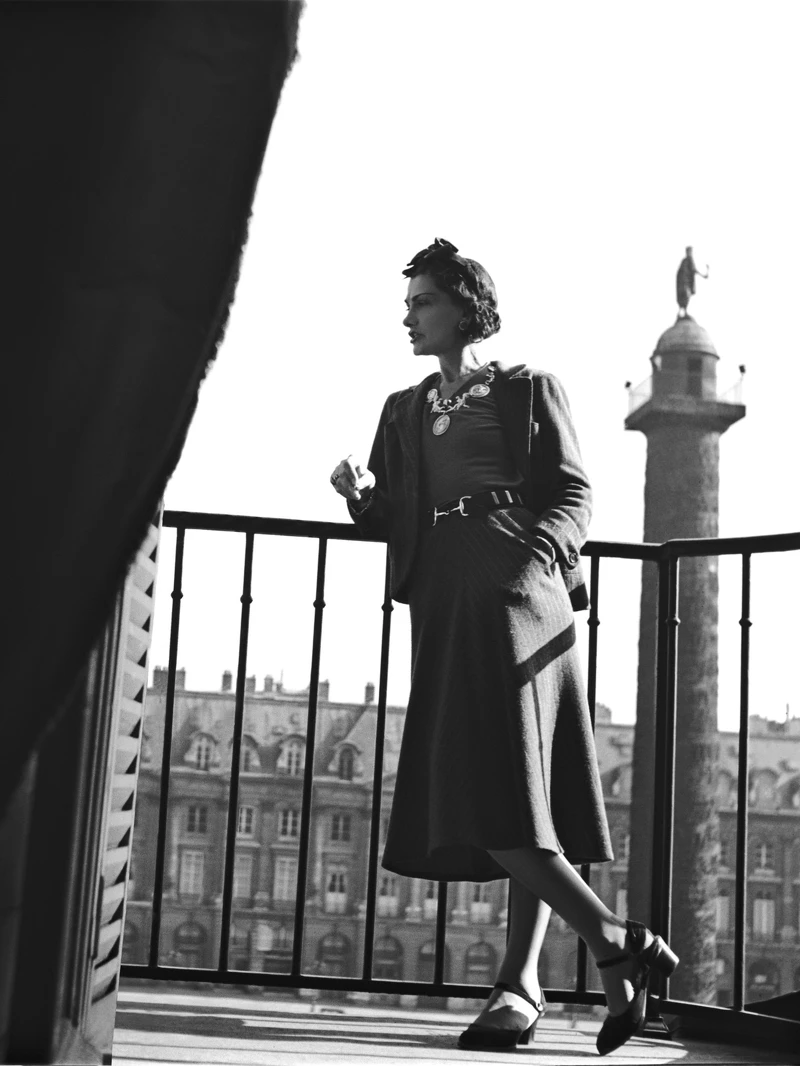 Mademoiselle Chanel Photo by Roger Schall 1937。 Mademoiselle Chanel Photo by Roger Schall 1937。