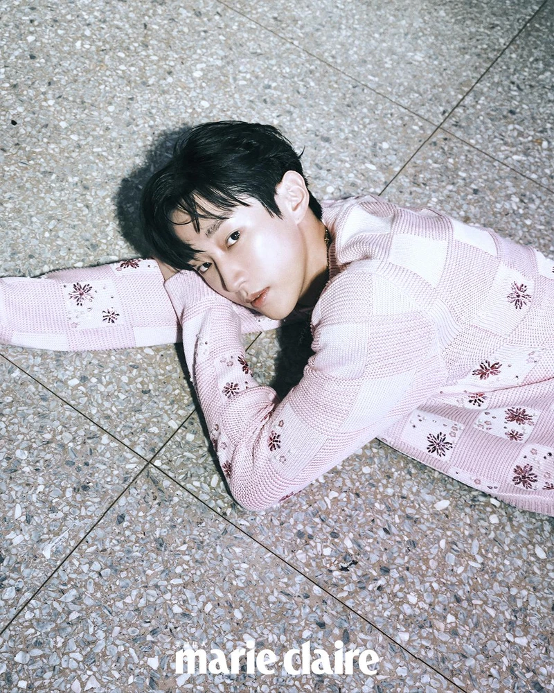 粉色針織衫,Louis Vuitton。 粉色針織衫,Louis Vuitton。