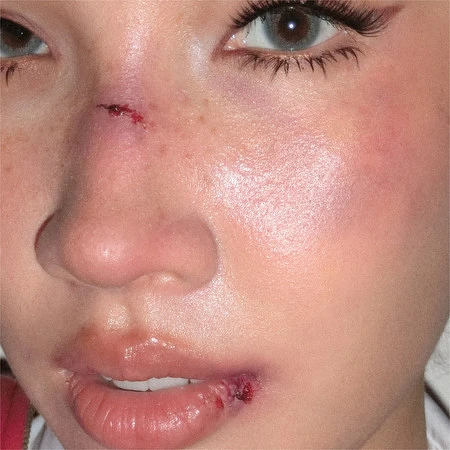 Karencici 〈愛你但說不出口〉單曲封面 Karencici 〈愛你但說不出口〉單曲封面