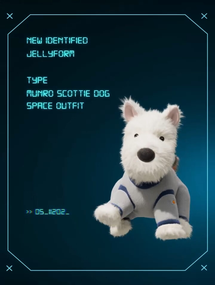 Jellycat首尔限时快闪店的Munro Scottie Dog Space Outfit(图片来源/Jellycat官网) Jellycat首尔限时快闪店的Munro Scottie Dog Space Outfit(图片来源/Jellycat官网)