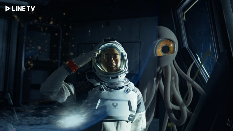 《星際救援》漂流在宇宙的傅孟柏與外星生物「小白」相遇。(圖/LINE TV提供) 《星際救援》漂流在宇宙的傅孟柏與外星生物「小白」相遇。(圖/LINE TV提供)