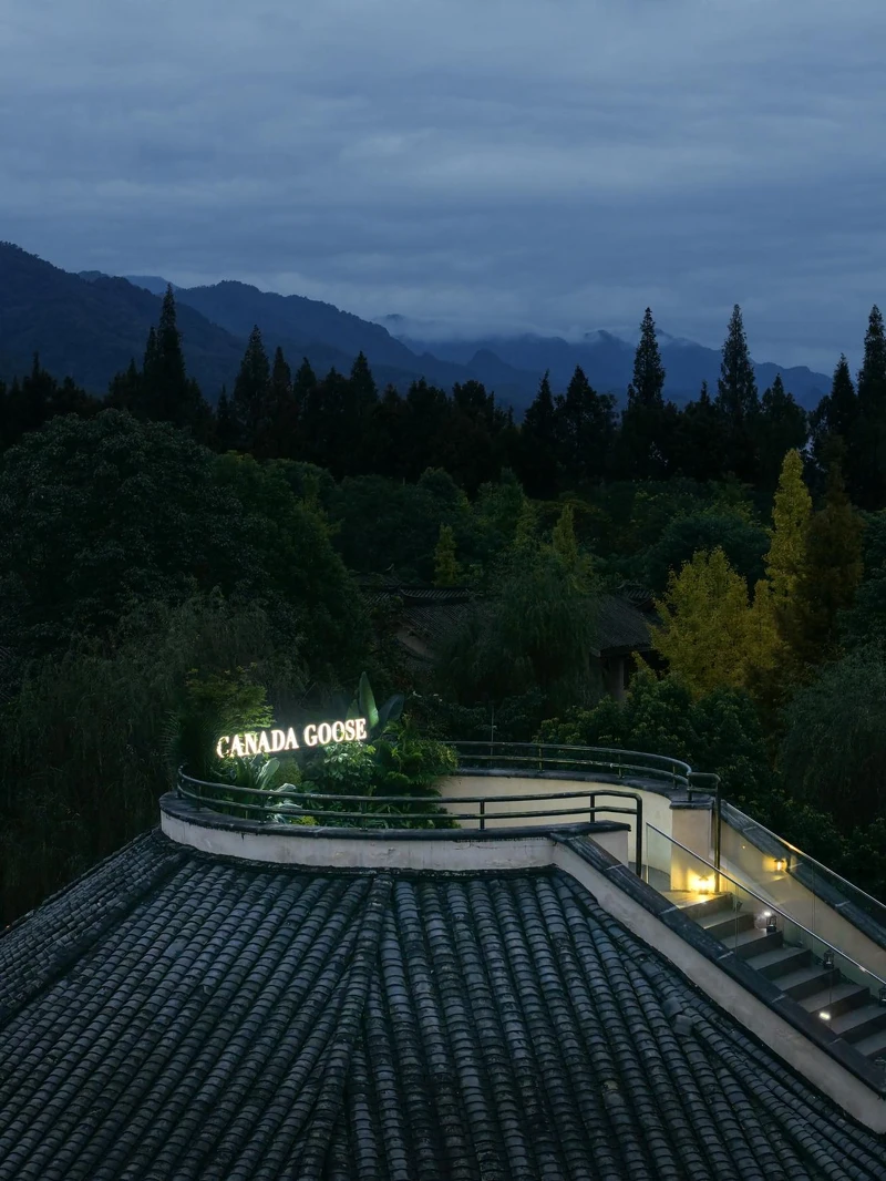 六善青城山酒店宛如遠離塵囂的仙境,清幽又充滿靈氣。 六善青城山酒店宛如遠離塵囂的仙境,清幽又充滿靈氣。