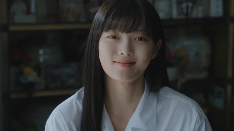 白雅珍在母親的靈骨塔裡,笑著說「母親你在地獄裡好好接受心理治療」 白雅珍在母親的靈骨塔裡,笑著說「母親你在地獄裡好好接受心理治療」