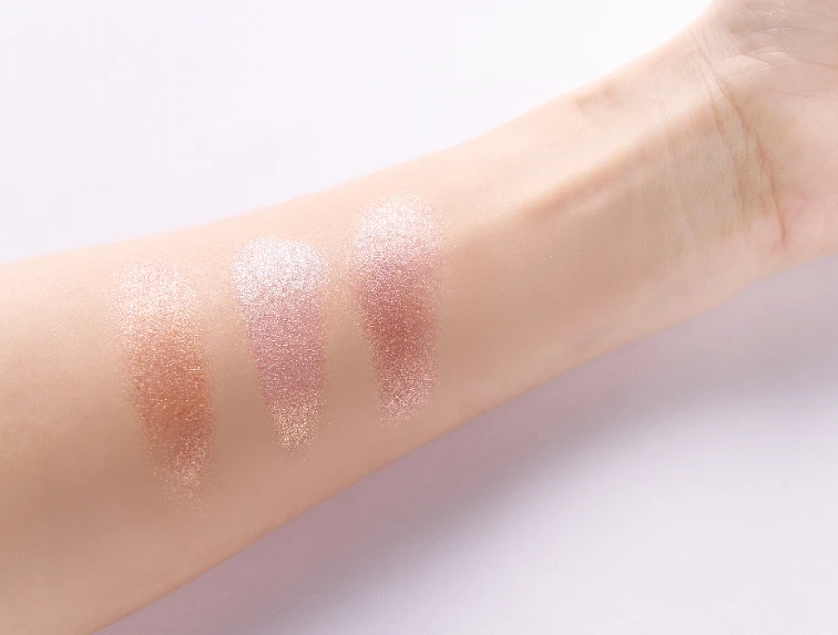 右到左: SPARKLE SPARKLE、ICE LIST、GLIMMER FOR BREAKFAST 右到左: SPARKLE SPARKLE、ICE LIST、GLIMMER FOR BREAKFAST