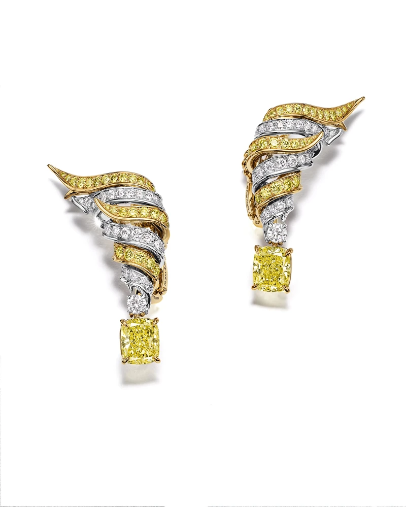 2025 Blue Book 高級珠寶 Sea of Wonder— Shell 系列 鉑金與黃K金鑲嵌 2 顆逾 4 克拉枕形切割濃彩黃鑽及黃鑽與鑽石耳環