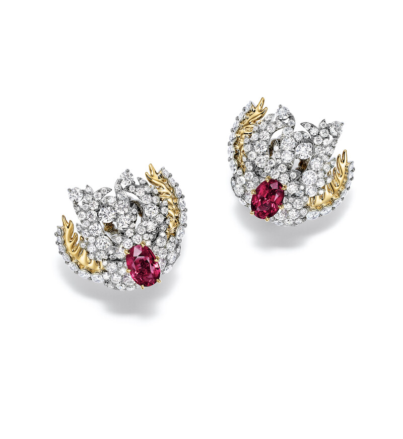 2025 Blue Book 高級珠寶 Sea of Wonder— Anemone 系列 鉑金與黃K金鑲嵌 2 顆逾 2 克拉未經優化處理的橢圓形切割紅寶石及鑽石耳環