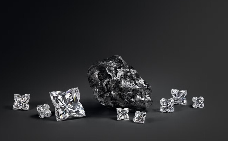 LV路易威登的「Sewelô」鑽石原石（圖中）